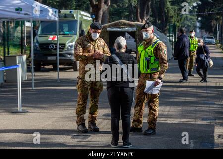 Milan, Italie. 06e mars 2021. Milan, vaccinations anticosvides à l'hôpital militaire de Baggio usage éditorial seulement crédit: Agence de photo indépendante/Alamy Live News Banque D'Images