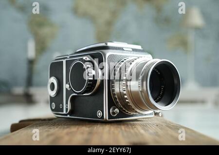 MOTALA, SUÈDE- 2 MARS 2021 : un vieux Hasselblad 1000F. Photo Jeppe Gustafsson Banque D'Images