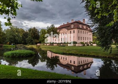 Branitz Park près de Cottbus avec le château Banque D'Images