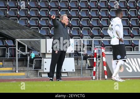 Liberty Stadium, Swansea, Glamorgan, Royaume-Uni. 6 mars 2021. Championnat de football de la Ligue anglaise de football, Swansea City versus Middlesbrough; Neil Warnock directeur de Middlesbrough FC gestes à l'arbitre Gavin Ward Credit: Action plus Sports/Alamy Live News Banque D'Images