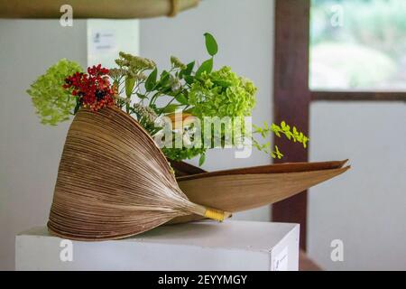 09/01/2017 exposition d'ikebana de l'association des enseignants Sogetsu Ikebana - (branche russe) à Moscou dans le jardin japonais. Bonne journée à l'o Banque D'Images