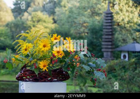 09/01/2017 exposition d'ikebana de l'association des enseignants Sogetsu Ikebana - (branche russe) à Moscou dans le jardin japonais. Bonne journée à l'o Banque D'Images