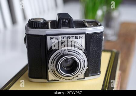 MOTALA, SUÈDE- 2 MARS 2021: Un ancien appareil photo, reporter. Photo Jeppe Gustafsson Banque D'Images