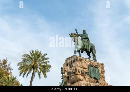 Statue commémorative en bronze du roi Jaume I, située sur la Plaza de España à Palma de Majorque, Espagne Banque D'Images