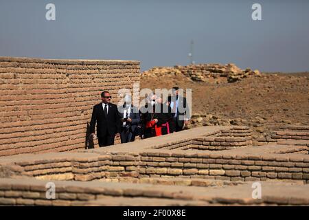 Participants à la rencontre interreligieuse de la plaine d'ur (Nassirya), avant l'arrivée du Pape François, Nassirya, Irak. 06e mars 2021. Photo de Murtaja Lateef/ Credit: UPI/Alamy Live News Banque D'Images