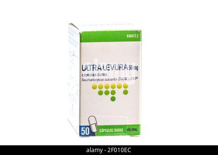 Huelva, Espagne - 6 mars 2021: Boîte espagnole de marque Saccharomyces boulardii Ultralevura. Il a été démontré qu'il aide à maintenir et à restaurer les tests naturels Banque D'Images