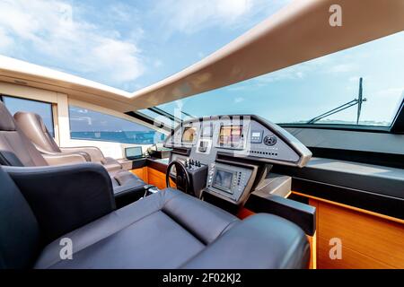 Vue de l'intérieur de la salle de contrôle du bateau Banque D'Images