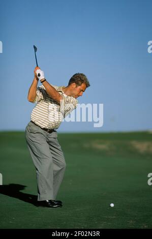 Per Ulrik Johansson de Suède jouant de fer tiré sur 11ème trou au cours d'or Valderrama, Espagne. Banque D'Images