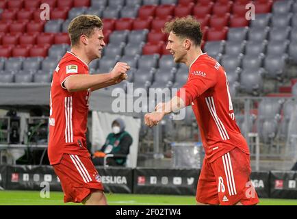 Munich, Allemagne. 06e mars 2021. Munich, Allemagne. 06e mars 2021. Leon GORETZKA, FCB 18 célèbre son but, heureux, rire, célébration, 3-2 avec Joshua KIMMICH, FCB 6 dans le match FC BAYERN MÜNCHEN - BORUSSIA DORTMUND 1.Ligue allemande de football le 6 mars 2021 à Munich, Allemagne. Credit: Peter Schatz/Alay Live News Credit: Peter Schatz/Alay Live News Banque D'Images