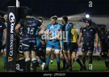 Bridgend, Royaume-Uni. 06e mars 2021. Aaron Wainwright des Dragons célèbre après qu'il a mis ses équipes au premier essai. Guinness Pro14 Rugby Match, Osprey v Dragons au Morganstone Brewery Field de Bridgend, dans le sud du pays de Galles, le samedi 6 mars 2021. photo par Andrew Orchard/Andrew Orchard Sports Photography/Alay Live News crédit: Andrew Orchard Sports Photography/Alay Live News Banque D'Images