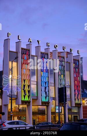 LEEDS, ROYAUME-UNI - 04 janvier 2020 : le bâtiment du théâtre de Leeds s'éveille au coucher du soleil 3 Banque D'Images