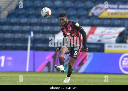 Preston, Royaume-Uni. 06e mars 2021. Jefferson Lerma #8 de Bournemouth libère le ballon à Preston, Royaume-Uni le 3/6/2021. (Photo de Simon Whitehead/News Images/Sipa USA) crédit: SIPA USA/Alay Live News Banque D'Images