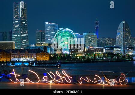 Front de mer moderne de Minato Mirai au crépuscule, Yokohama JP Banque D'Images