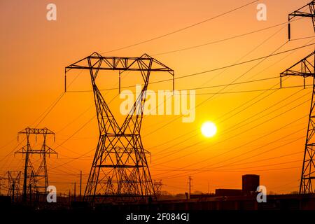 Tours électriques avec de nombreuses lignes électriques, Sunrise, Pennsylvanie, USA Banque D'Images