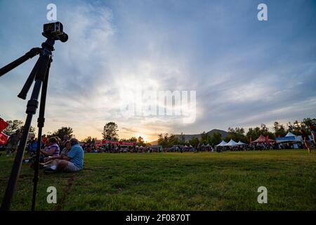 Temecula, 29 MAI 2015 - les gens attendent le festival de la montgolfière et du vin de la vallée de Temecula Banque D'Images