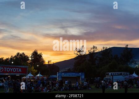 Temecula, 29 MAI 2015 - les gens attendent le festival de la montgolfière et du vin de la vallée de Temecula Banque D'Images