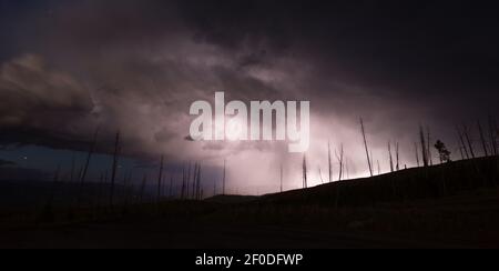 Plus de Tower Creek Orage Foudre Yellowstone National Park Banque D'Images