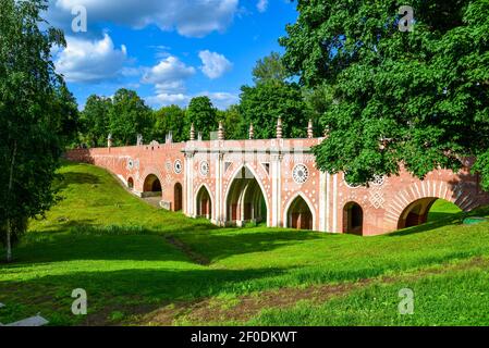 Moscou, Russie - 08 juin. 2016. L'ancien pont de succession de Musée Tsaritsyno Banque D'Images