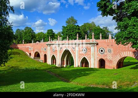 Moscou, Russie - 08 juin. 2016. L'ancien pont de succession de Musée Tsaritsyno Banque D'Images