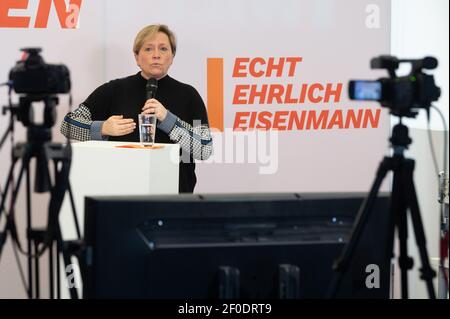 Stuttgart, Allemagne. 06e mars 2021. Susanne Eisenmann, première candidate de la CDU à l'élection d'État dans le Bade-Wurtemberg et ministre de l'éducation, de la Jeunesse et des Sports du Bade-Wurtemberg, parle lors d'une édition de la série d'événements numériques 'Eisenmann Wissent's Wissen' dans la campagne électorale d'État du Bade-Wurtemberg pour la circonscription de Geislingen. Le 14 mars 2021, un nouveau Parlement sera élu au Bade-Wurtemberg. En raison de Corona, de nombreux événements de campagne électorale auront lieu numériquement. Credit: Sebastian Gollnow/dpa/Alay Live News Banque D'Images