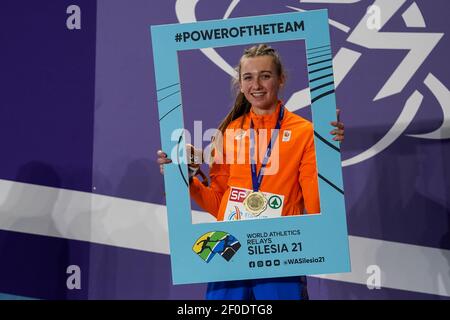 TORUN, POLOGNE - MARS 6: Femke bol des pays-Bas lors de la cérémonie de la victoire après avoir remporté la finale de Womens 400m pendant l'Athlétisme européen dans Banque D'Images