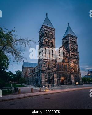 L'extérieur de la cathédrale de Lund pendant une soirée d'été à La ville médiévale de Lund Suède Banque D'Images