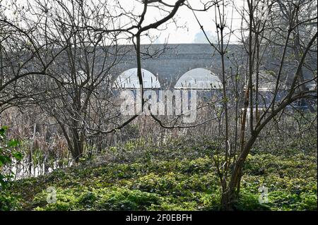 Pont Five Aches, Foots Cray Meadows, Sidcup, Kent. ROYAUME-UNI Banque D'Images