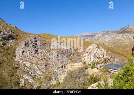 Paysage le long du col de Franschhoek entre Franschhoek et Villersdorp sur le bord nord des montagnes de Franschhoek connu sous le nom de Middagskransberg, nous Banque D'Images