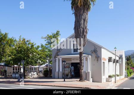 Salle d'exposition Watamu African Curio et place en plein air MCC pour le restaurant, Franschhoek, Western Cape Winelands, Western Cape, Afrique du Sud Banque D'Images