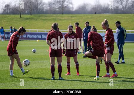 Burton Upon Trent, Royaume-Uni. 07e mars 2021. Équipe Arsenal pendant l'échauffement avant le match de la Barclay FA Womens Super League entre Birmingham City et Arsenal au St George's Park National football Center de Burton Upon Trent, en Angleterre. Crédit: SPP Sport presse photo. /Alamy Live News Banque D'Images