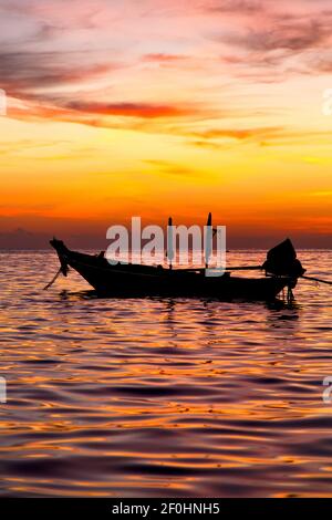 Sunrise Boat et thaïlande kho tao littoral s china mer Banque D'Images