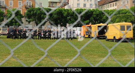 Stäfa : La police se prépare pour la fête du travail le 1er mai au siège social à Kaserne Banque D'Images