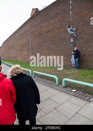 Mur de la prison de Banksy's Reading, Reading , Berkshire, Angleterre, Royaume-Uni, GO. Banque D'Images