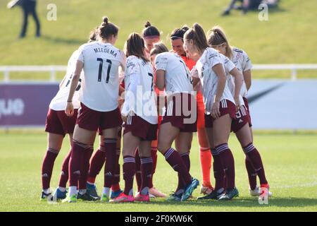 Burton Upon Trent, Royaume-Uni. 07e mars 2021. Teamhuddle avant le match de la Barclay FA Womens Super League entre Birmingham City et Arsenal au St George's Park National football Center à Burton Upon Trent, en Angleterre. Crédit: SPP Sport presse photo. /Alamy Live News Banque D'Images