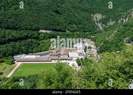 Paysage de Rocca Porena vu depuis le sanctuaire rocheux Banque D'Images