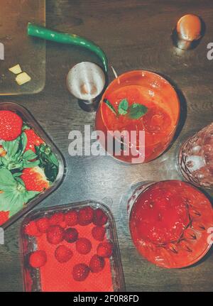 Cocktails avec fraises et framboises Banque D'Images
