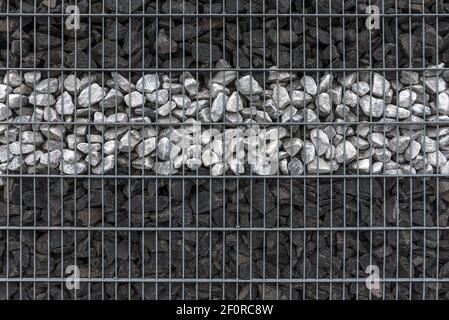 Gabion aux pierres claires et noires, détail, Bavière, Allemagne Banque D'Images