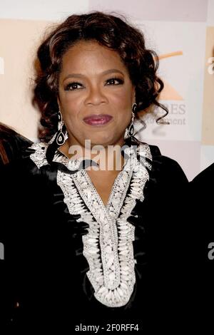 Manhattan, États-Unis d'Amérique. 02e décembre 2008. NEW YORK - 02 DÉCEMBRE : le radiodiffuseur Oprah Winfrey participe à une célébration des 37 ans de Susan Taylor au magazine essence de l'espace le 2 décembre 2008 à New York personnes : Oprah Winfrey crédit : Storms Media Group/Alay Live News Banque D'Images