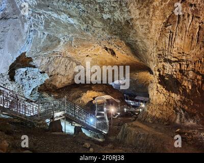 Passerelles à la grotte de Hwanseon (province de Gangwon, Corée du Sud) Banque D'Images