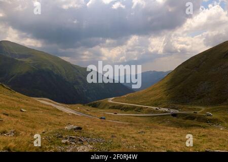 Transfagarasan Highway traverse les montagnes à haute altitude Banque D'Images