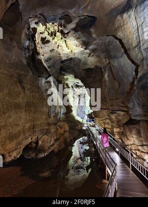 Visiteur à Hwanseon Cave (province de Gangwon, Corée du Sud) Banque D'Images