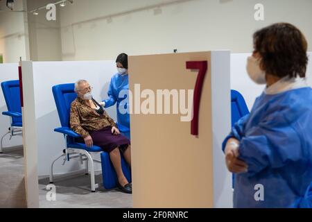 Rome, Italie février 25 2021: Campagne de vaccination Covid 19 vaccin moderne pour les plus de 80 ans. Auditorium. © Andrea Sabbadini Banque D'Images