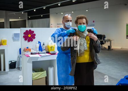 Rome, Italie février 25 2021: Campagne de vaccination Covid 19 vaccin moderne pour les plus de 80 ans. Auditorium. © Andrea Sabbadini Banque D'Images