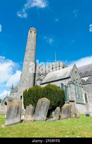 Ancienne tour ronde, tombeaux, cathédrale Saint-Cainnech, cathédrale Saint-Canice, Kilkenny, Comté de Kilkenny, Irlande Banque D'Images