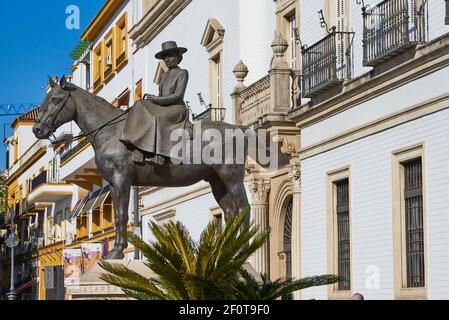 Statue équestre de la comtesse d'Augusta de Barcelone à l'extérieur de l'arène la Maestranza, Séville, Andalousie, Espagne, Europe Banque D'Images