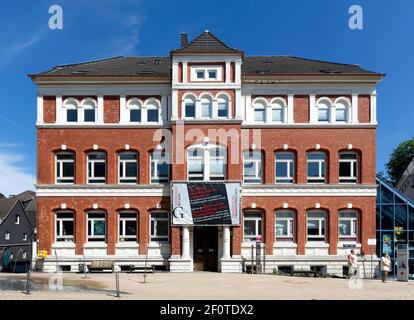 Centre civique, lieu culturel et événementiel et centre d'éducation pour adultes, ancien bâtiment scolaire, Gevelsberg, région de la Ruhr, Rhénanie-du-Nord-Westphalie, Allemagne Banque D'Images