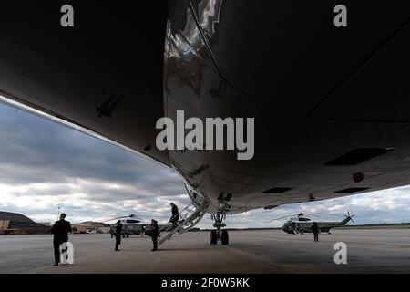 Le président Donald Trump débarque la Force aérienne un lundi soir le 15 avril. 2019 à la joint base Andrews Md. À son retour d'avoir participé à une table ronde sur la réforme économique et fiscale à Nuss Truck & Equipment à Burnsville Minn Banque D'Images