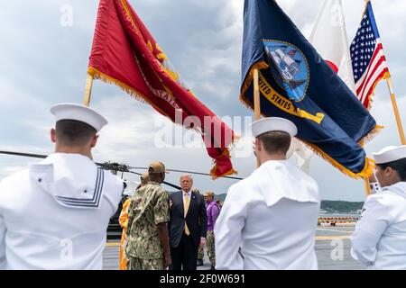 Le président Donald Trump est accueilli à bord de l'USS Wasp le mardi 28 2019 mai à Yokosuka au Japon. Banque D'Images