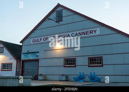 Lieu historique national de la conserverie du golfe de Géorgie au crépuscule. Richmond, C.-B., Canada Banque D'Images