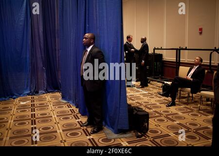 Le président Barack Obama attend les coulisses avant de faire des remarques lors d'une réception pour le gouverneur Deval Patrick à l'hôtel Westin Copley, le 23 octobre 2009 Banque D'Images